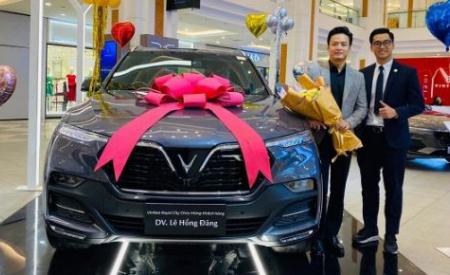 Diễn viên Hồng Đăng lại tậu thêm xe mới hạng sang có giá tiền 1 tỷ