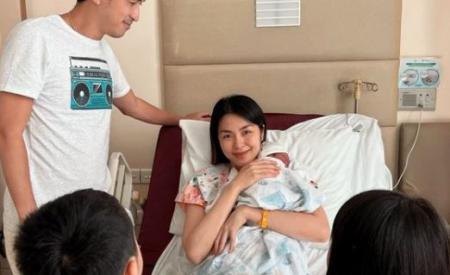 Hot: Hà Tăng đã hạ sinh nhóc tỳ thứ 3 trong sự ngỡ ngàng của fan và báo giới