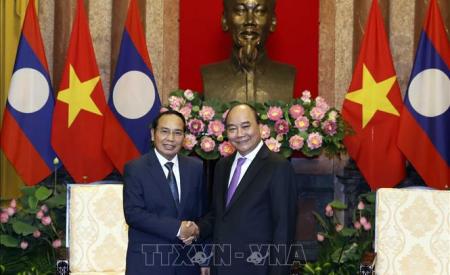Chủ tịch nước Nguyễn Xuân Phúc tiếp Phó Chủ tịch nước Cộng hoà dân chủ Nhân dân Lào