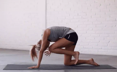 8 động tác yoga siết dáng thần tốc giúp chị em có vòng 2 săn chắc nuột nà