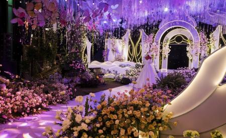 Đám cưới 'phủ kín' bằng hàng tấn hoa tươi nhập khẩu, giá trị tới nhiều tỷ đồng